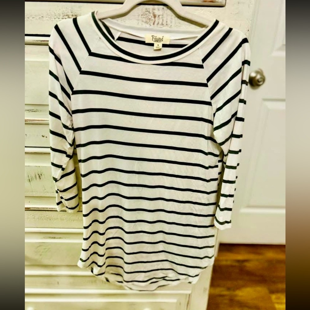 Long Sleeve Striped Tee - Black and White